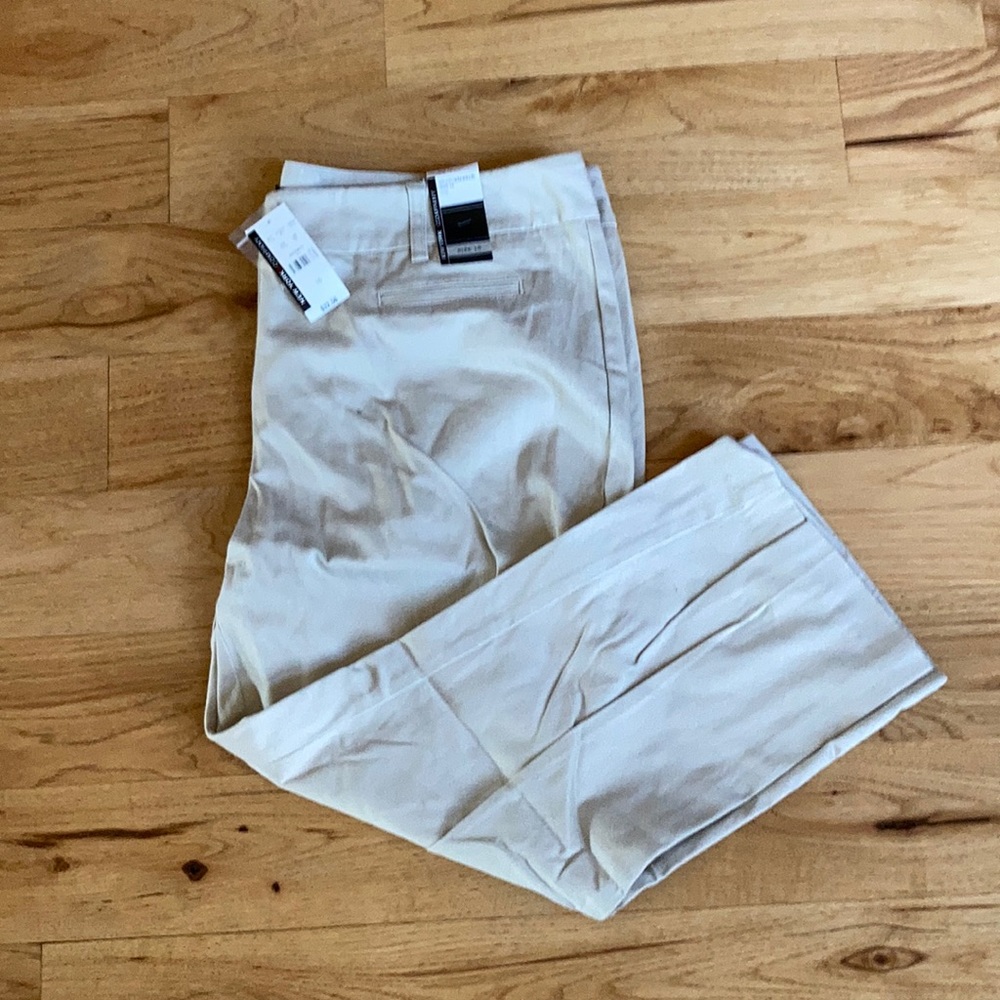 NWT- New York & Company- Crop- Size 16